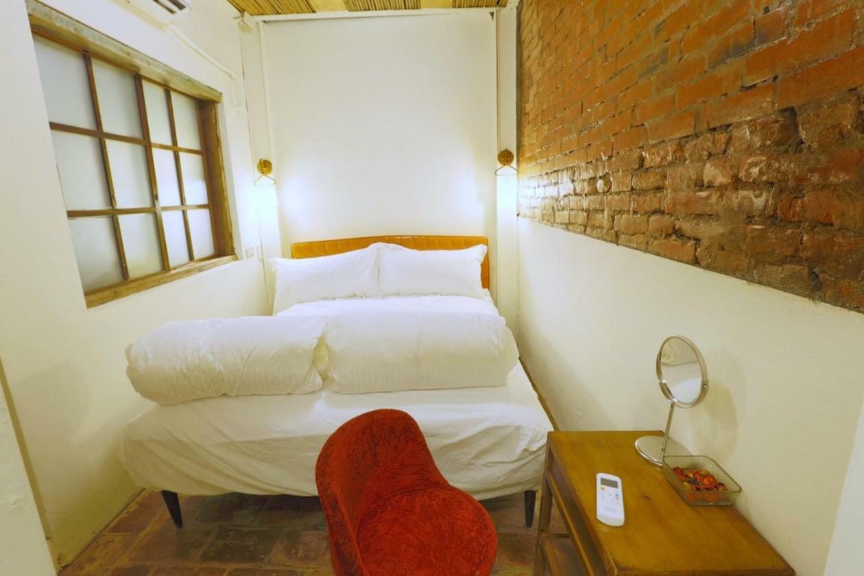 台南赤崁月樓tainan Moon House Inn Bagian luar foto